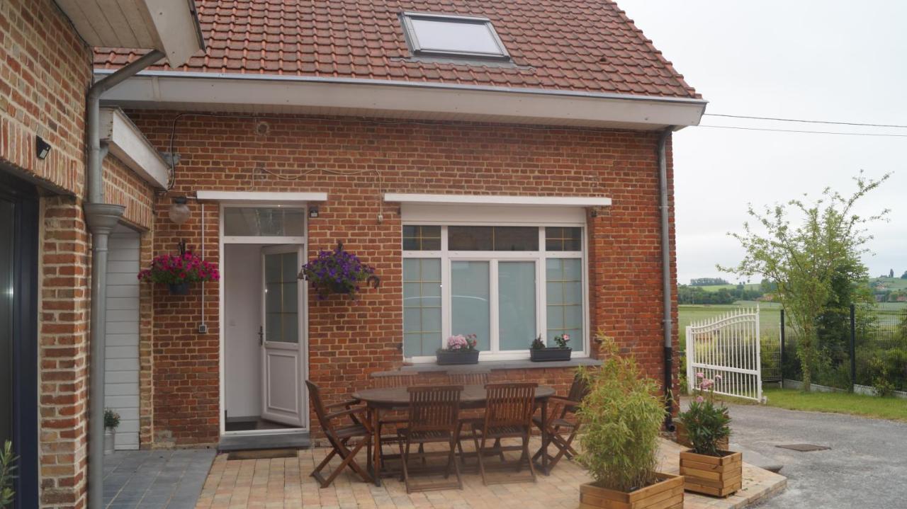 Sur La Route Des Monts Lägenhet Bailleul  Exteriör bild